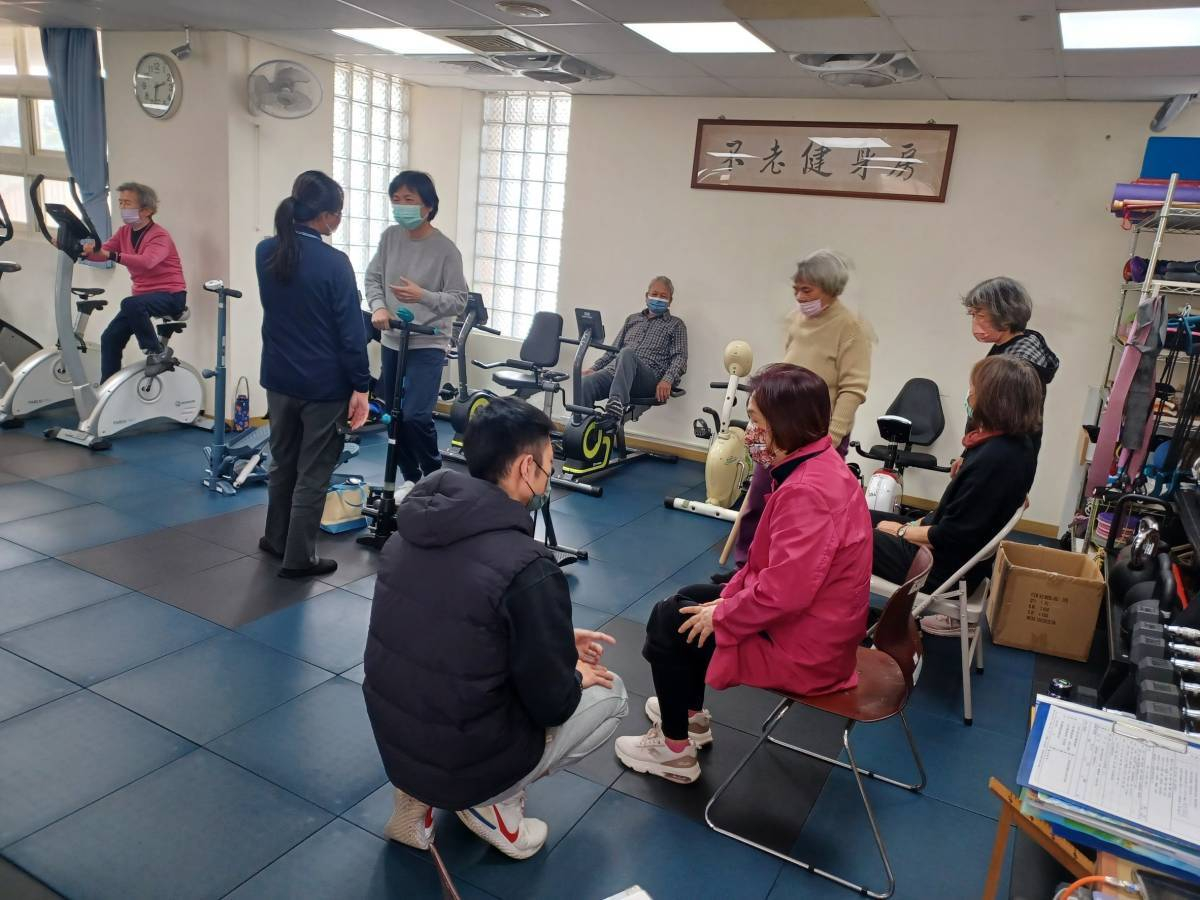 114-02-27長者們，蹲推動起來吧!照片12