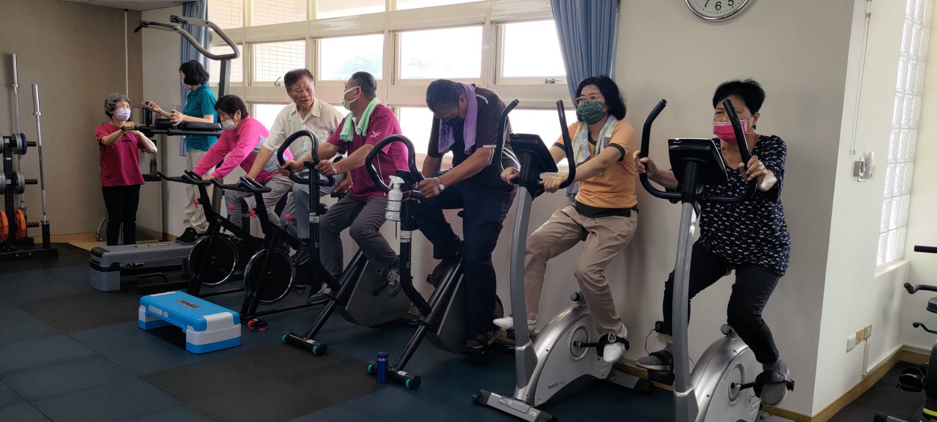 114-06-03肌無力之大腿內外側彈力帶肌肉訓練指導照片1