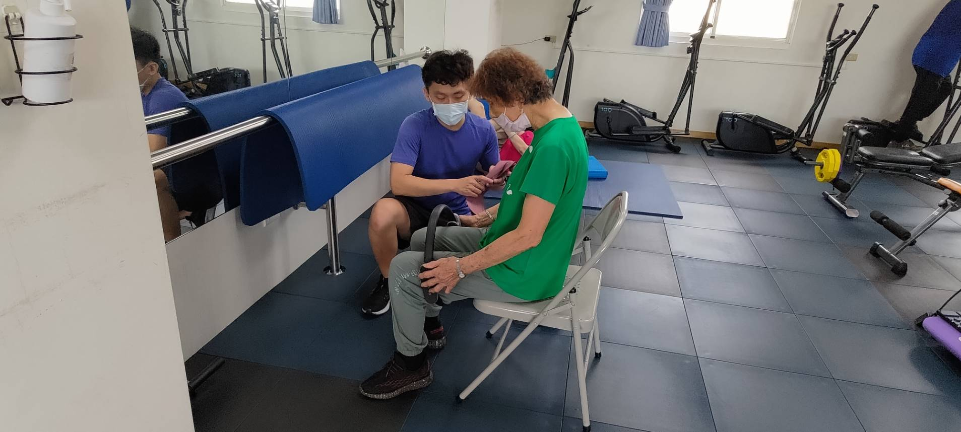 114-06-03肌無力之大腿內外側彈力帶肌肉訓練指導照片7